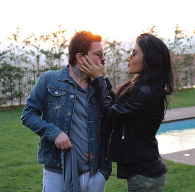 İrem Derici ve Rıza Esendemir'den beraberiz pozu