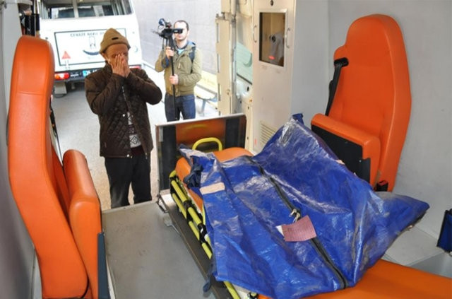 Hiç görmediği 9 aylık oğlunun cenazesini aldı