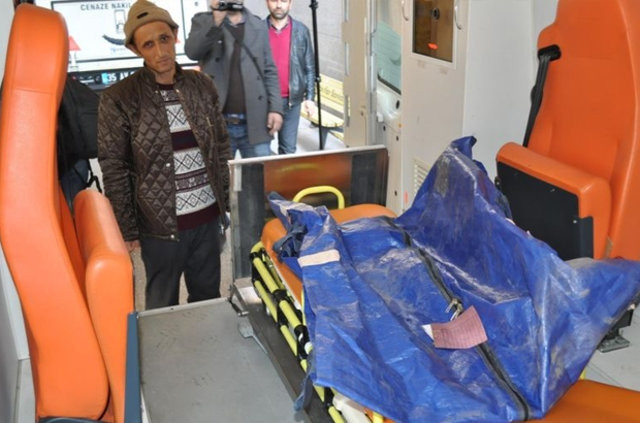 Hiç görmediği 9 aylık oğlunun cenazesini aldı