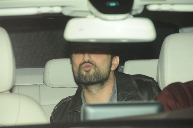 Müstakbel gelin Tarkan'ın yanına yerleşti