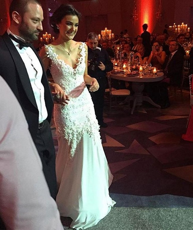 Merve Büyüksaraç ve Gökhan Ciner evlendi