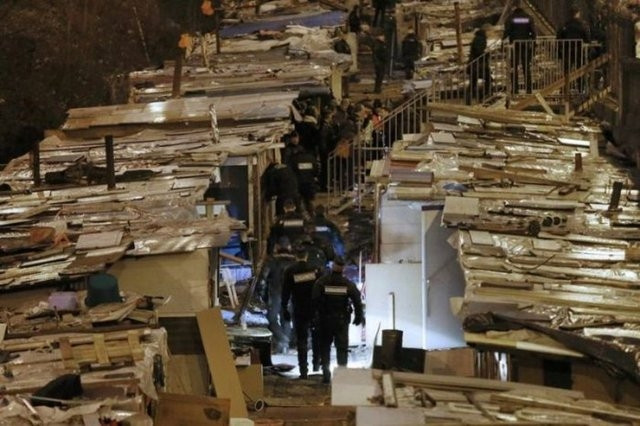 Hurda ve tahtadan köy inşa ettiler