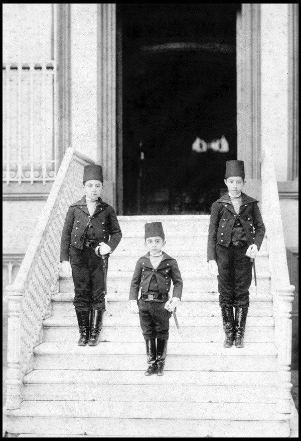 2. Abdülhamid’in aile albümü yayınlandı