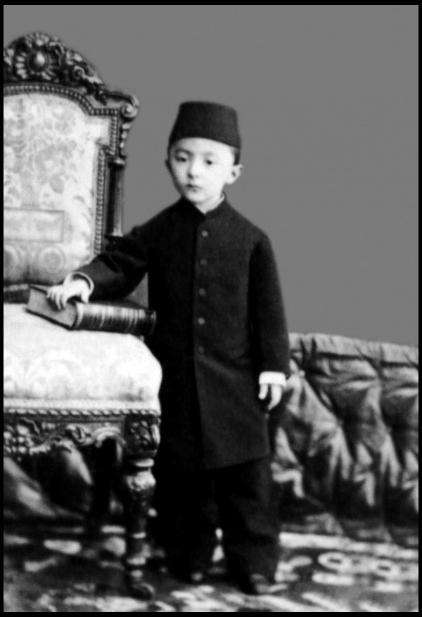 2. Abdülhamid’in aile albümü yayınlandı