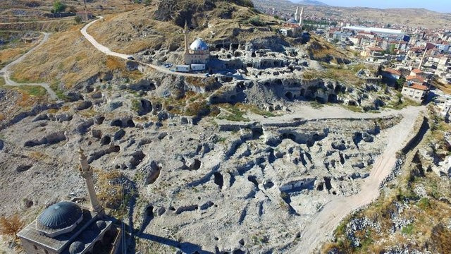 Gecekonduların altından tarih çıktı