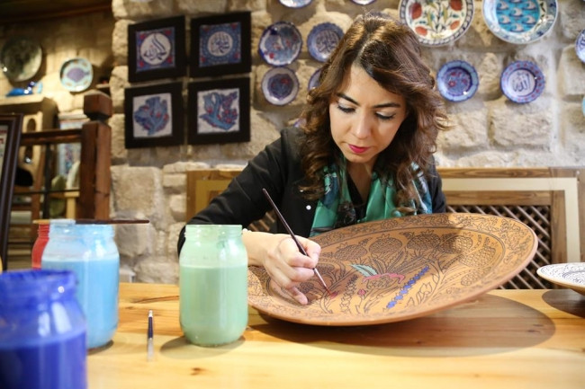Yanardağ tüflerini sanat eserine dönüştürüyor