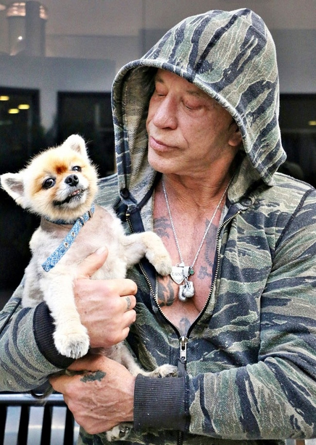 Mickey Rourke tanınmaz halde !
