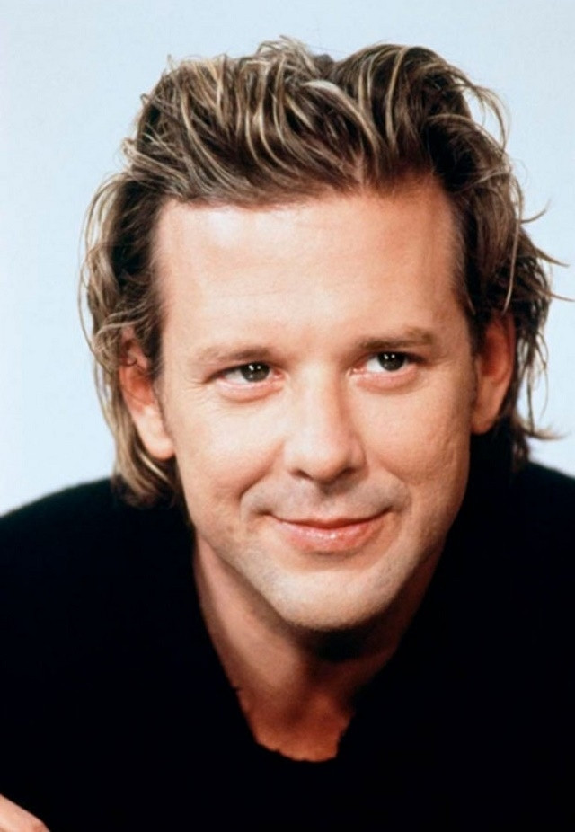 Mickey Rourke tanınmaz halde !