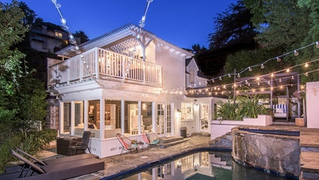 Ashley Benson gösterişli evini satışa çıkardı