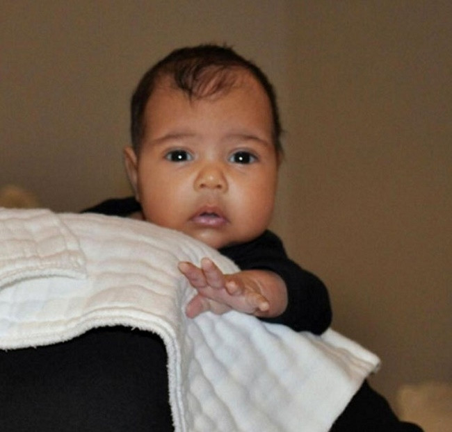 Kim Kardashian oğlunun ilk fotoğrafını paylaştı