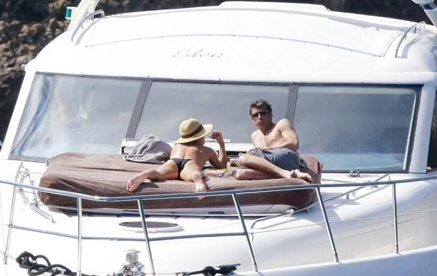 PATRICK DEMPSEY VE KARISININ BARIŞ TATİLİ