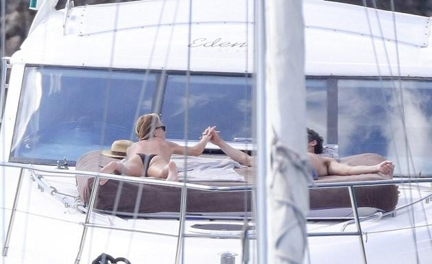 PATRICK DEMPSEY VE KARISININ BARIŞ TATİLİ