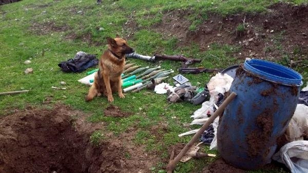 Silvan'da PKK'nın cephaneliği ele geçirildi