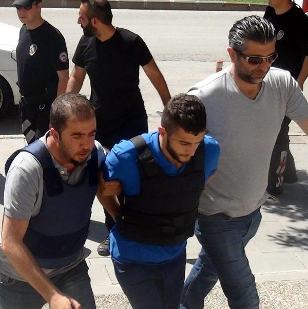 Burcu'nun kanı hala tavanda