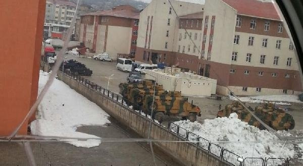 Yüksekova'da operasyon öncesi göç başladı