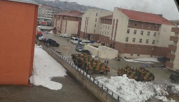 Yüksekova'da operasyon öncesi göç başladı