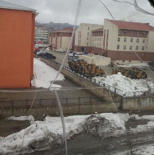 Yüksekova'da operasyon öncesi göç başladı