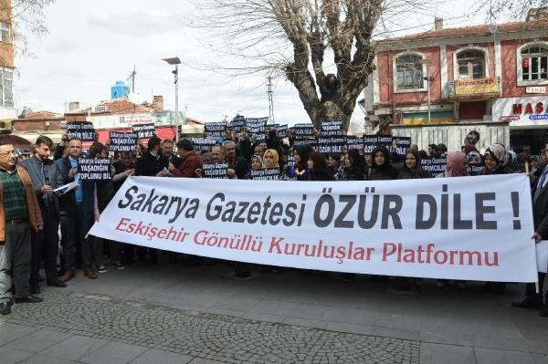 Çarşaflı kadın karikatürü kızdırdı: ''Kocamdır sever de döver