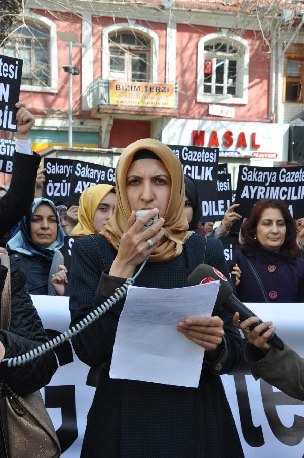 Çarşaflı kadın karikatürü kızdırdı: ''Kocamdır sever de döver