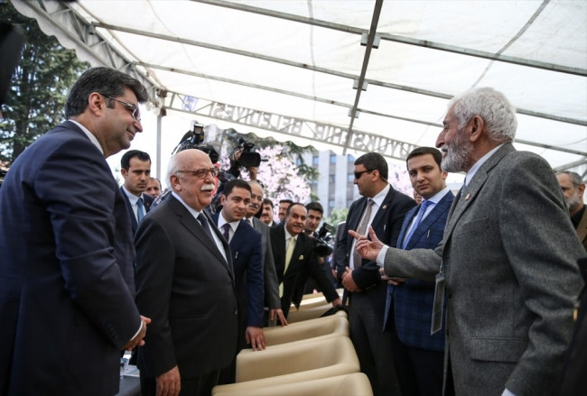 Bakan Avcı'nın elinden mikrofunu kaptı ve..