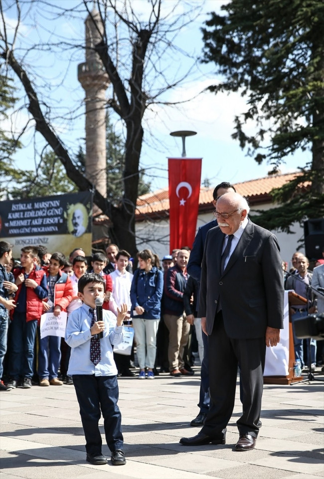Bakan Avcı'nın elinden mikrofunu kaptı ve..