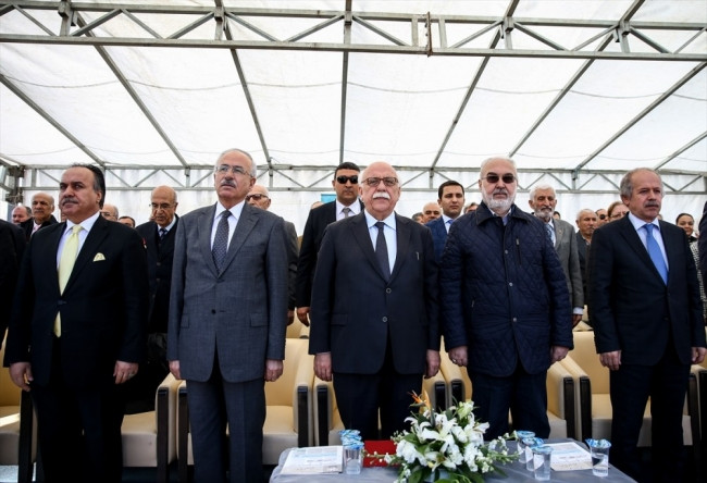 Bakan Avcı'nın elinden mikrofunu kaptı ve..
