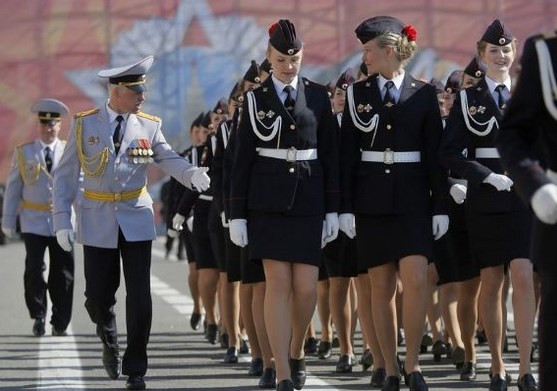 Rus kadın askerler çok iyi eğitiliyor