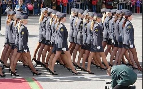 Rus kadın askerler çok iyi eğitiliyor