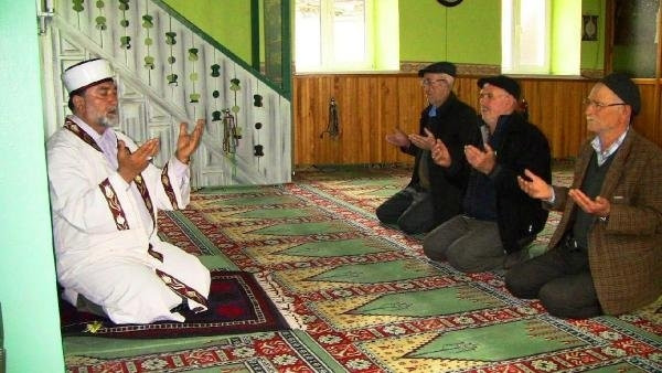 Definecilerin 40 deve yükü hazine avına duvar engeli