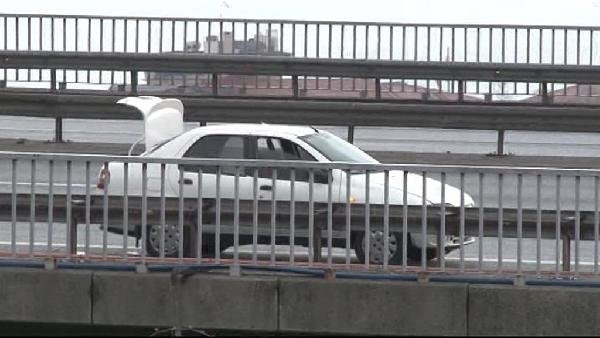 Boğaziçi Köprüsü'nde 'bombalı araç' paniği