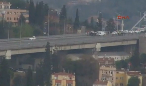 Boğaziçi Köprüsü'nde 'bombalı araç' paniği