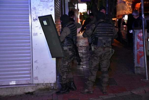 İstanbul'da dev terör operasyonu: 9'u avukat 30 gözaltı