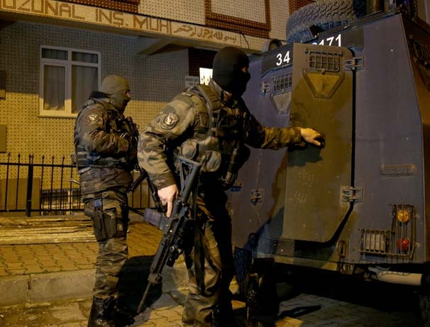 İstanbul'da dev terör operasyonu: 9'u avukat 30 gözaltı