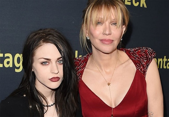 Courtney Love'a rahat yok