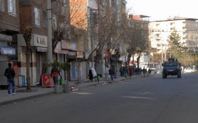 Asker ve polis Bağlar'a girdi