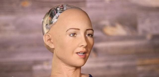 İnsana en çok benzeyen robot: Sophia