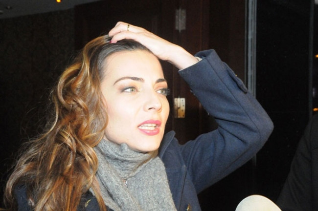 Eşiyle arabanın içinde hasret giderdi