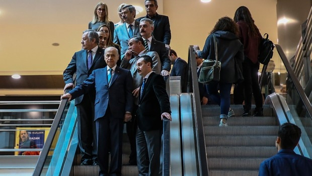 Devlet Bahçeli'den AVM ziyareti