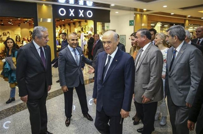 Devlet Bahçeli'den AVM ziyareti