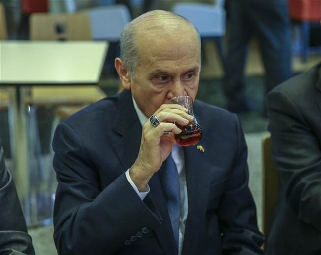 Devlet Bahçeli'den AVM ziyareti