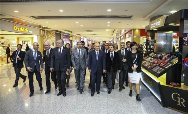 Devlet Bahçeli'den AVM ziyareti