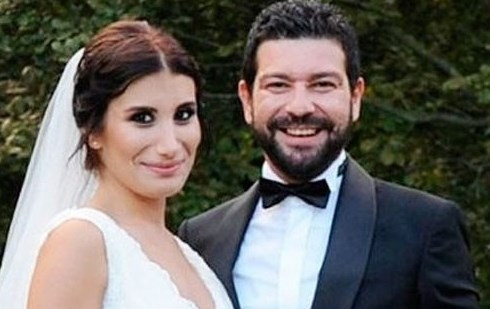 Ünlü sanatçı boşandı ! Herkes şokta...