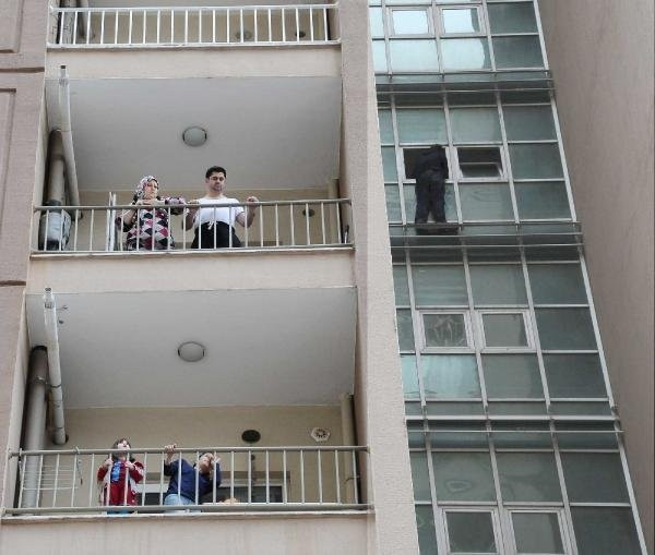 Polis ''Ezan okunuyor'' deyince intihardan vazgeçti
