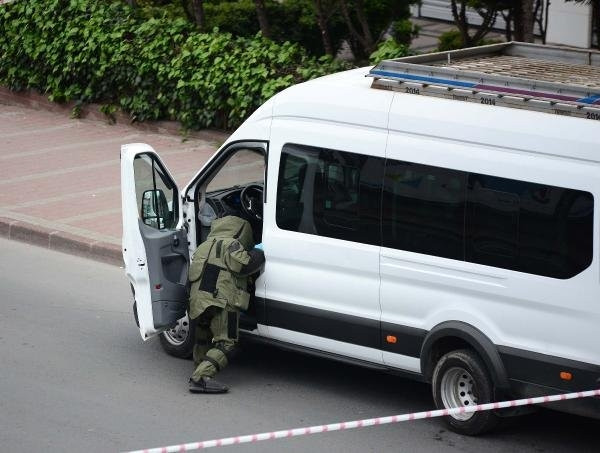İstanbul'da bombalı minibüs paniği !
