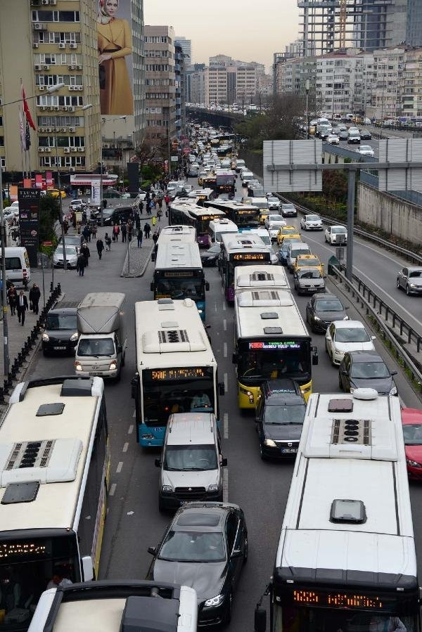 İstanbul'da bombalı minibüs paniği !