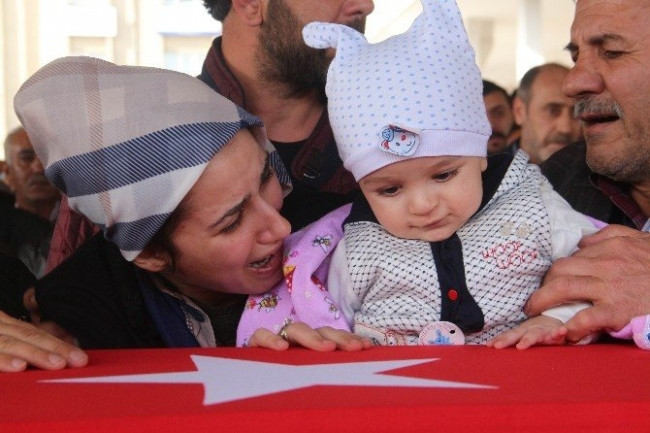 Şehit babaya son bakış...