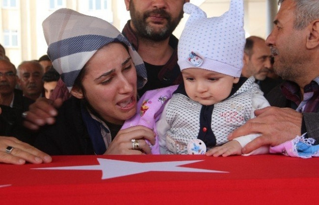Şehit babaya son bakış...