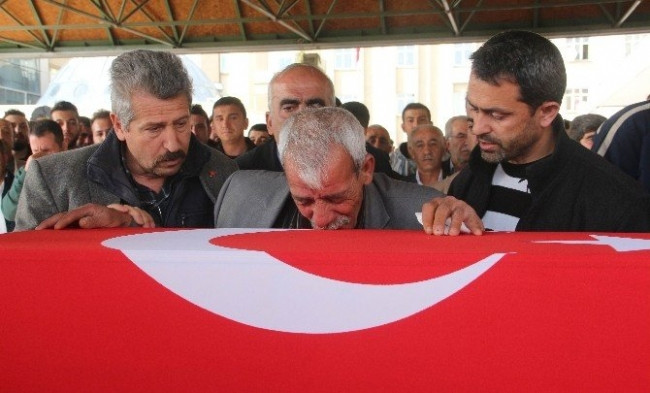 Şehit babaya son bakış...
