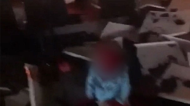 Annesinin kanlar içindeki cansız bedeni üstünde bulundu