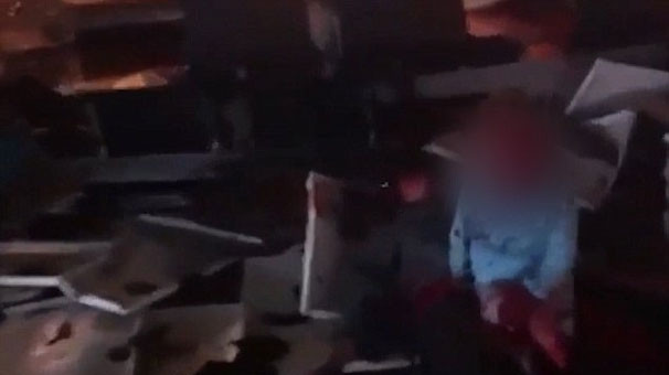 Annesinin kanlar içindeki cansız bedeni üstünde bulundu